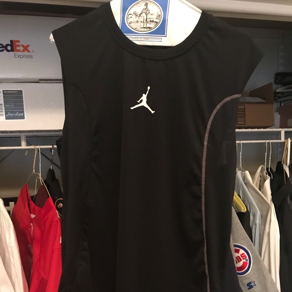 Jordan cut off workout shirt